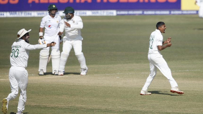 ‘ছক্কা চাহিয়ে’ বলার পরই অক্কা